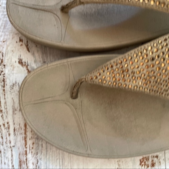 FITFLOP Sandal Flip Flops Taupe Grey & Rhinestone Velcro Back Strap Sz 9 Summer - Picture 11 of 11